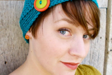 Women's Crochet Flapper Hat with Button 